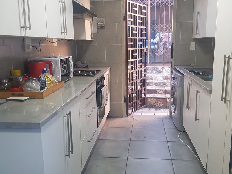 Stunning 3- Bedroom House For Sale In Cosmo Ext 5 - Perfect For Family Living And Comfort. - Photo 4