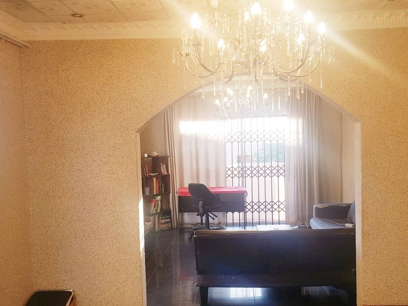 Stunning 3- Bedroom House For Sale In Cosmo Ext 5 - Perfect For Family Living And Comfort. - Photo 7