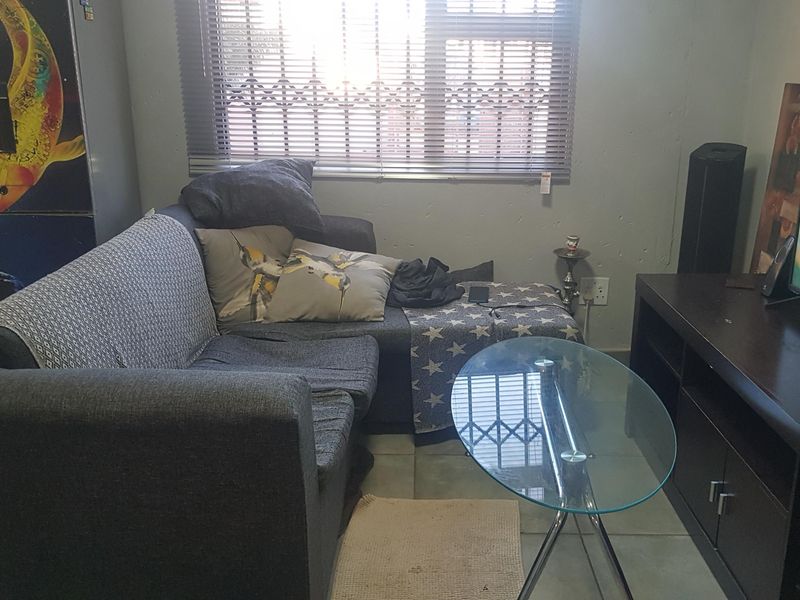 Stunning 3- Bedroom House For Sale In Cosmo Ext 5 - Perfect For Family Living And Comfort. - Photo 6