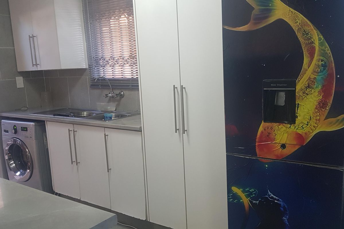 Stunning 3- Bedroom House For Sale In Cosmo Ext 5 - Perfect For Family Living And Comfort. - Photo 5