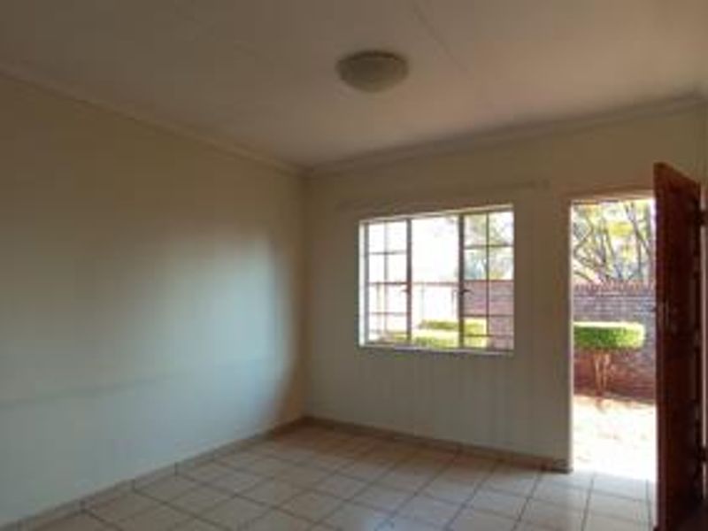 Sectional Title For Sale In Akasia - Photo 5