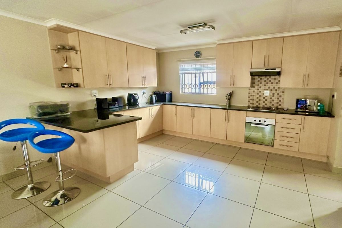 Neat and spacious - Photo 4