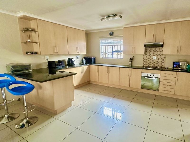 Neat and spacious - Photo 4