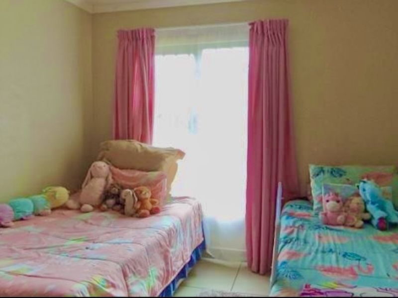 Neat and spacious - Photo 6