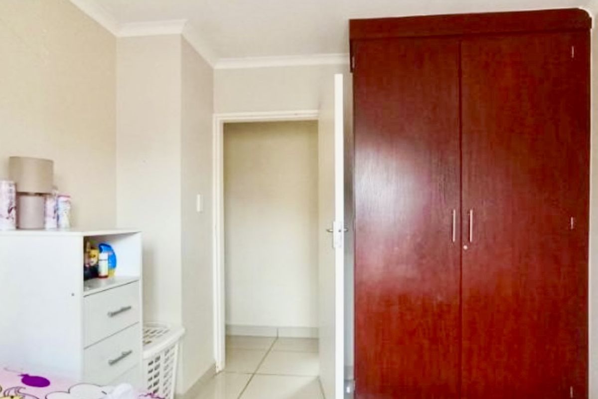 Neat and spacious - Photo 5