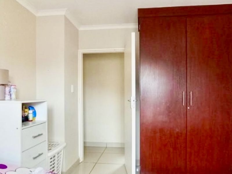 Neat and spacious - Photo 5