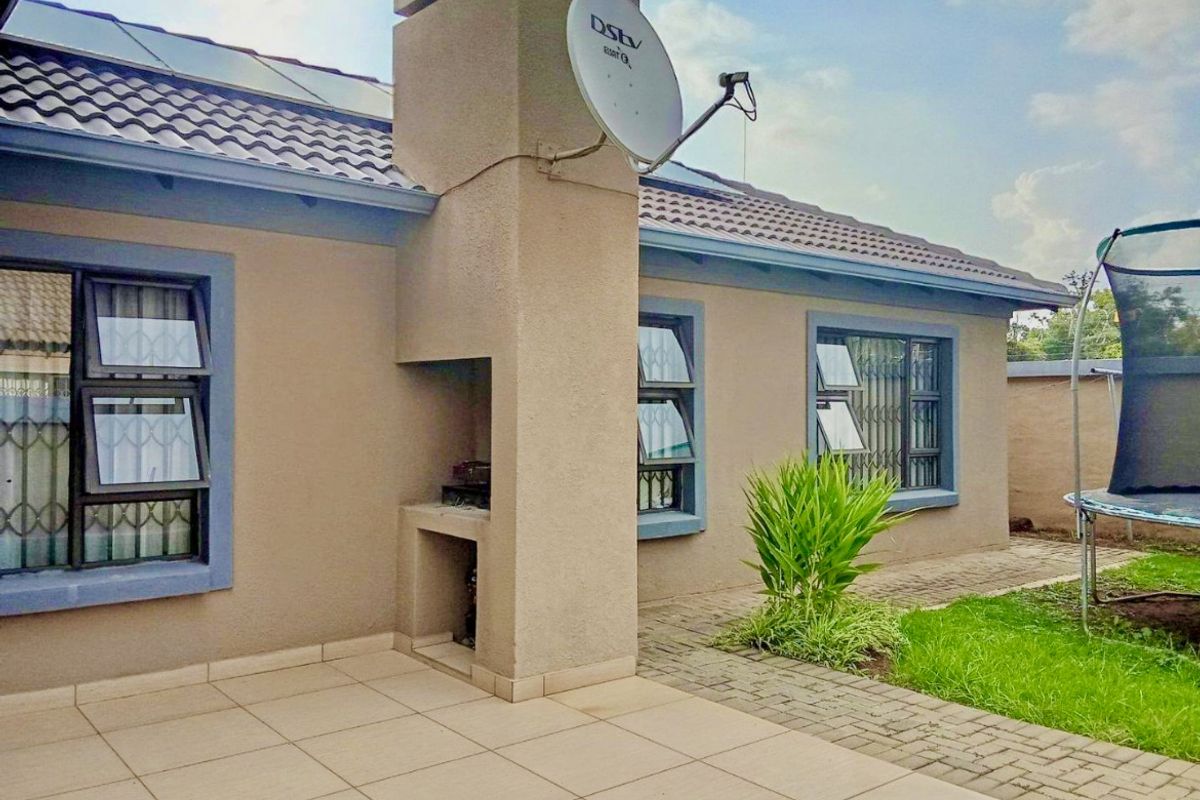 Neat and spacious - Photo 2