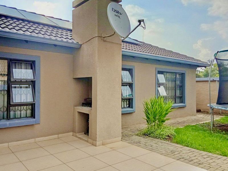 Neat and spacious - Photo 2