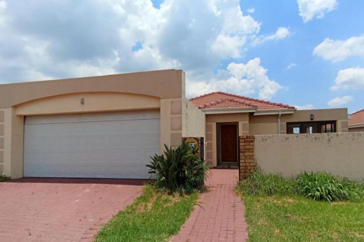 Fixer- Upper In a Gated Community- Are You Ready To Bring Your Dream Home To Life!! - Photo 2