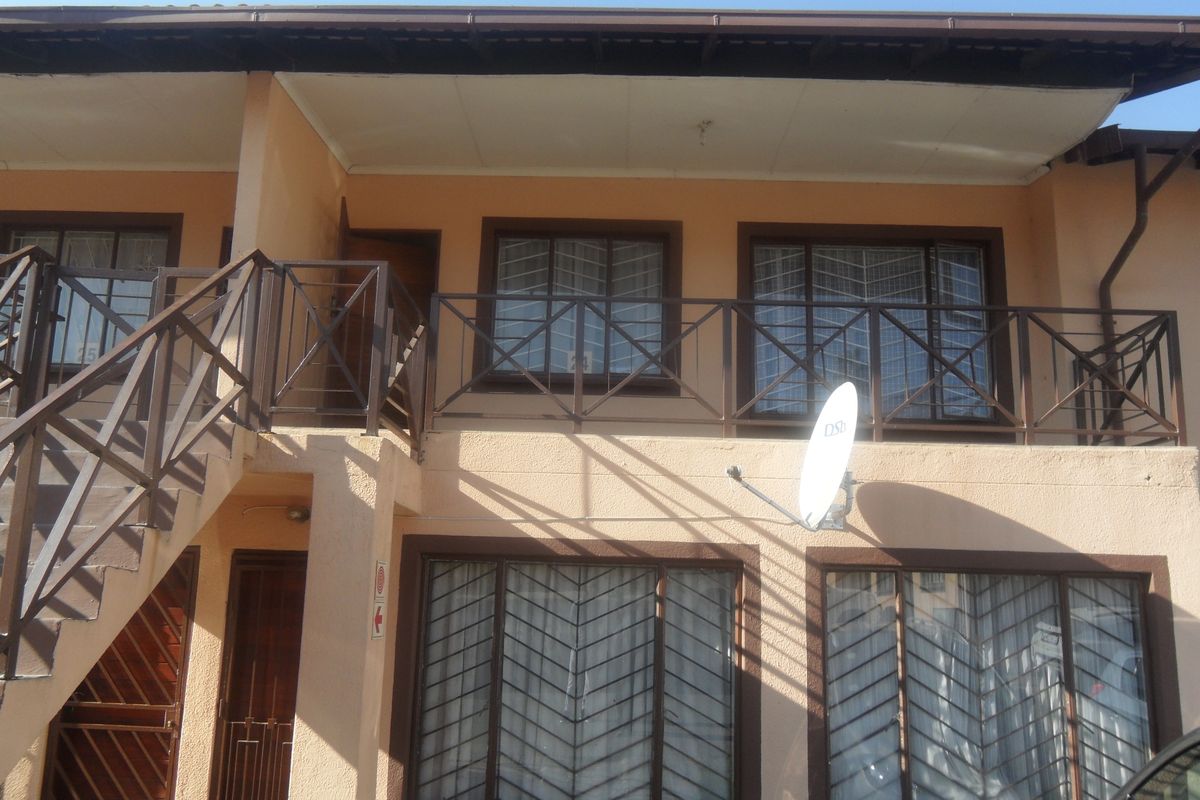 Townhouse For Sale - Photo 3