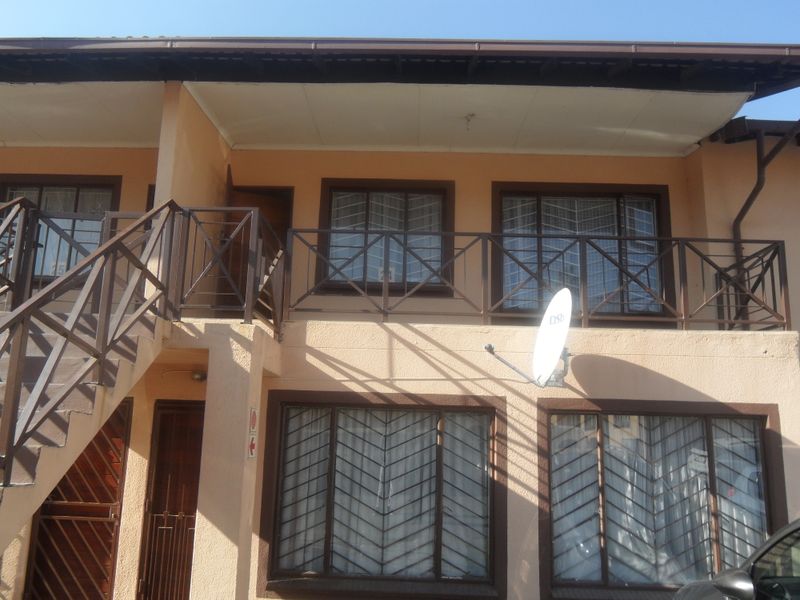 Townhouse For Sale - Photo 3