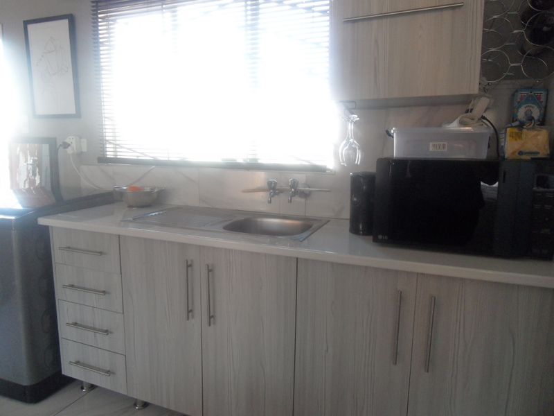 Townhouse For Sale - Photo 9