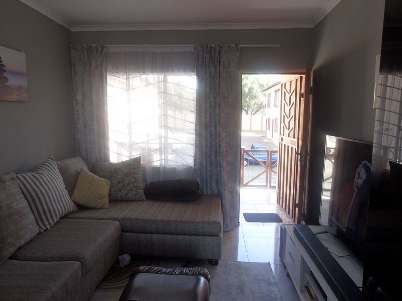 Townhouse For Sale - Photo 7
