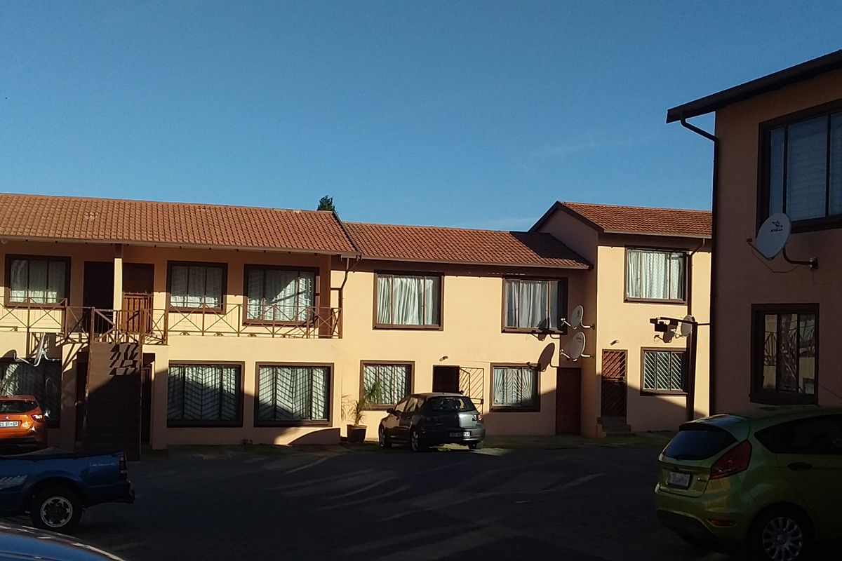 Townhouse For Sale - Photo 2