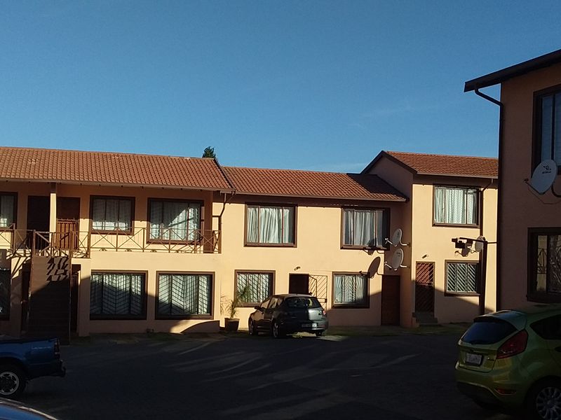 Townhouse For Sale - Photo 2