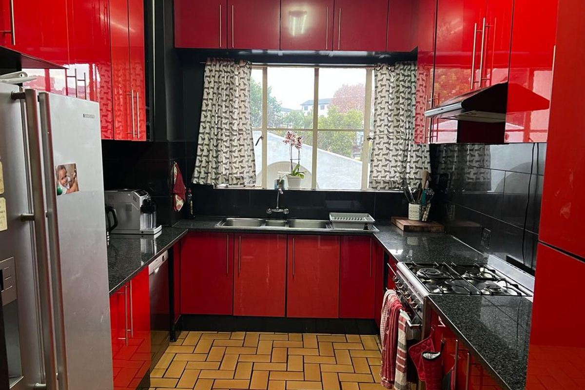 Townhouse For Sale - Photo 4