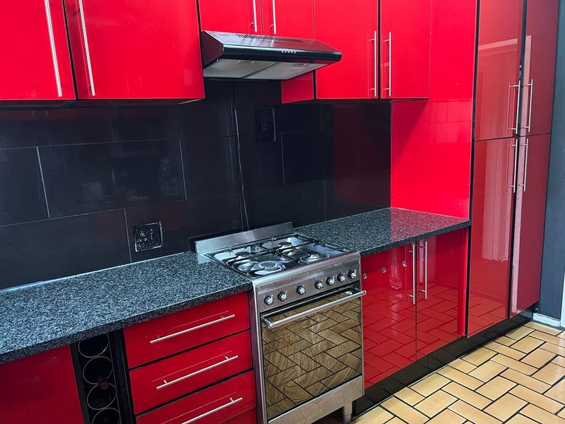 Townhouse For Sale - Photo 8