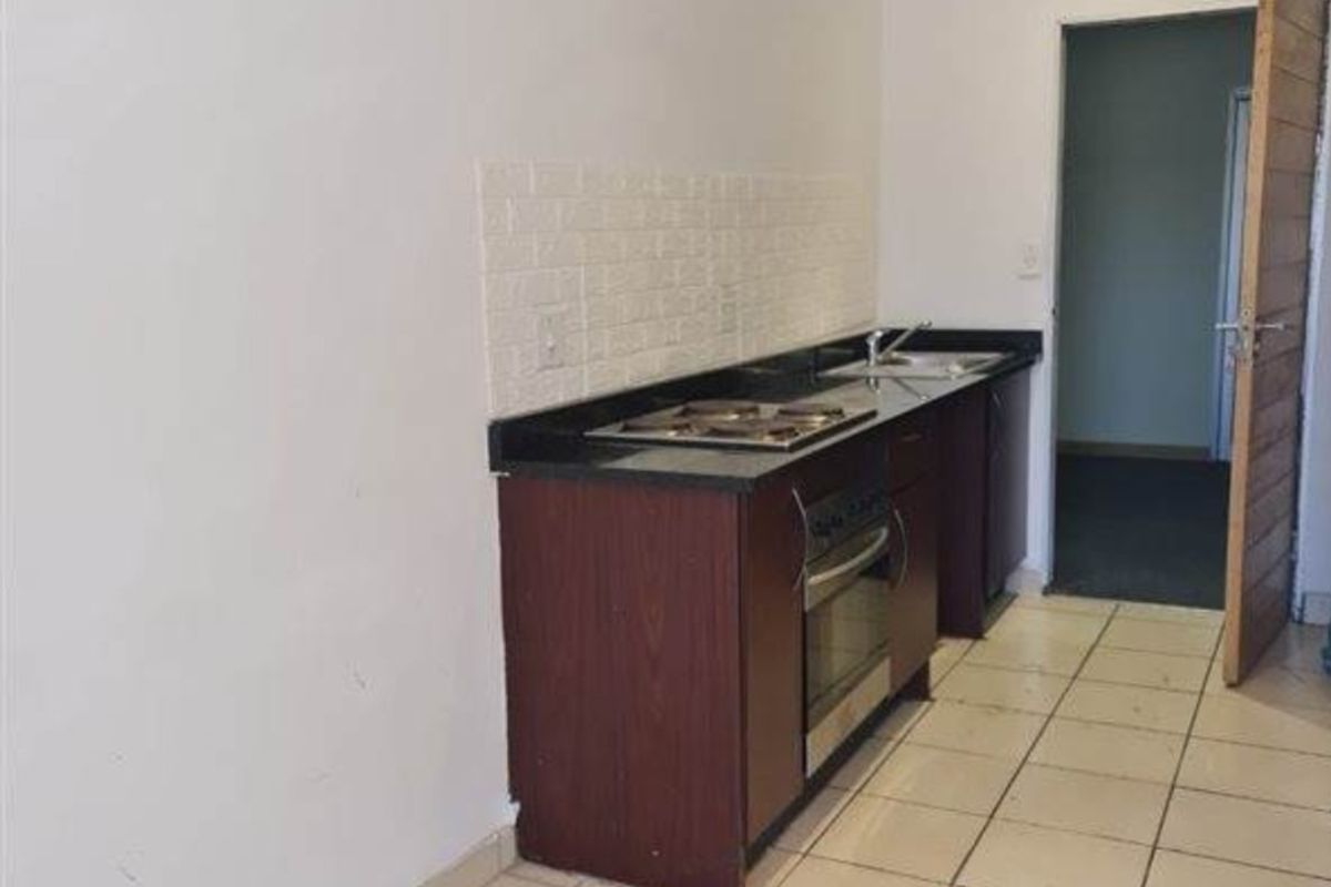 Discover This Studio Apartment In Mashalltown CBD Jozi - Photo 3