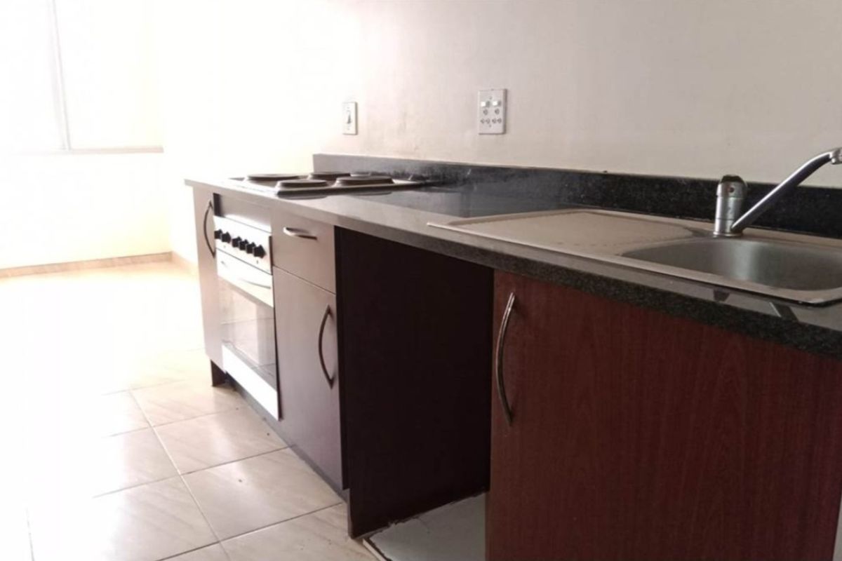 Discover This Studio Apartment In Mashalltown CBD Jozi - Photo 4