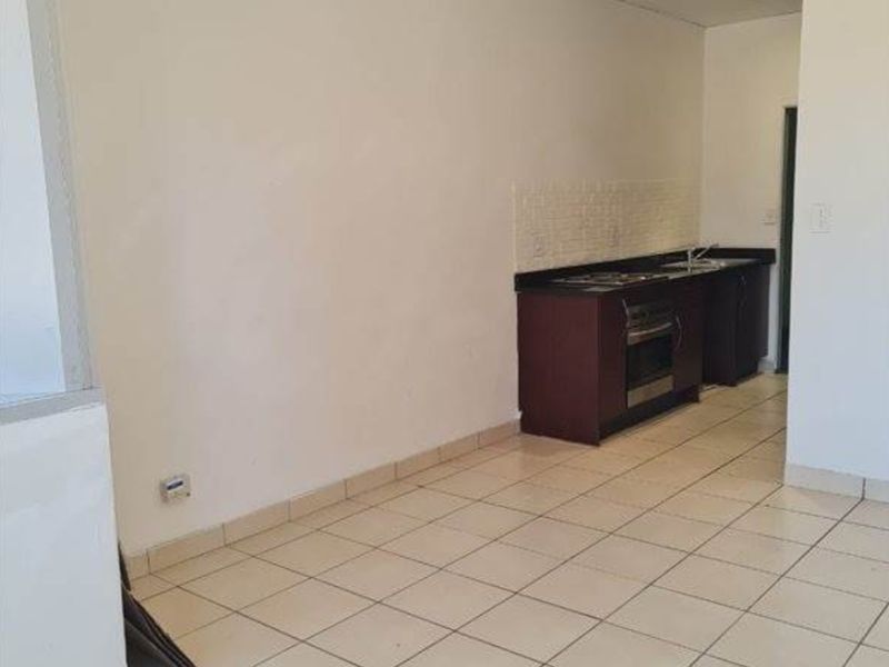Discover This Studio Apartment In Mashalltown CBD Jozi - Photo 6