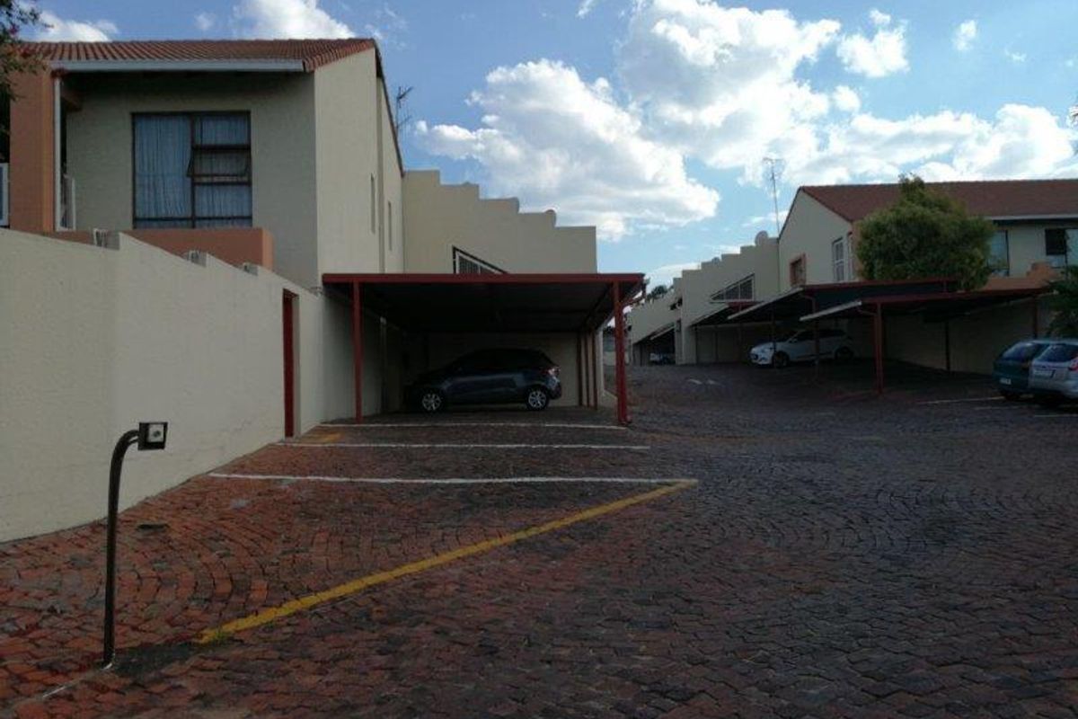 Townhouse For Sale - Photo 3