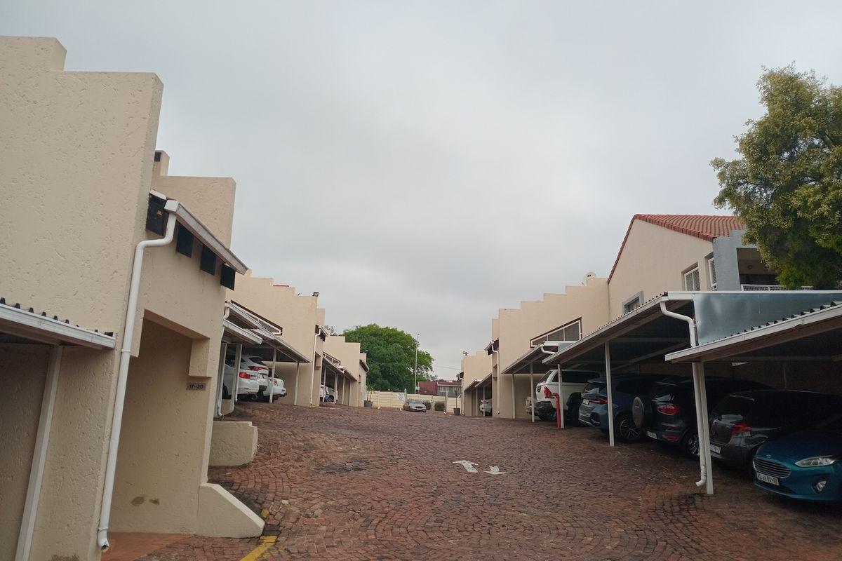 Townhouse For Sale - Photo 2