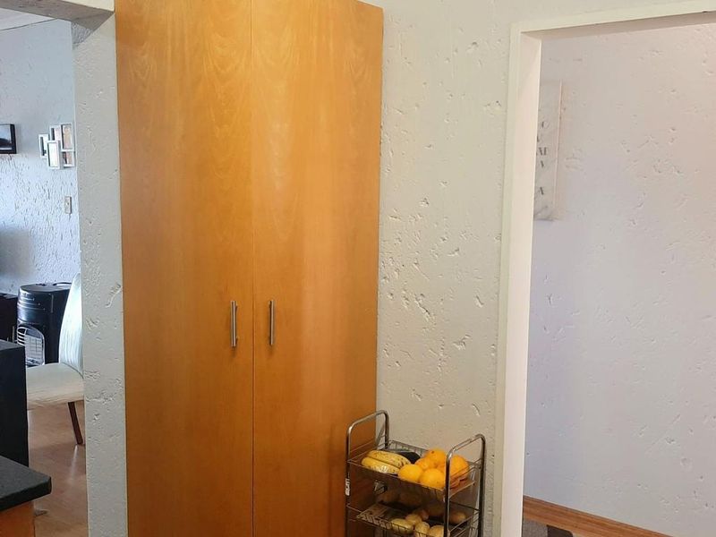 Townhouse For Sale - Photo 6