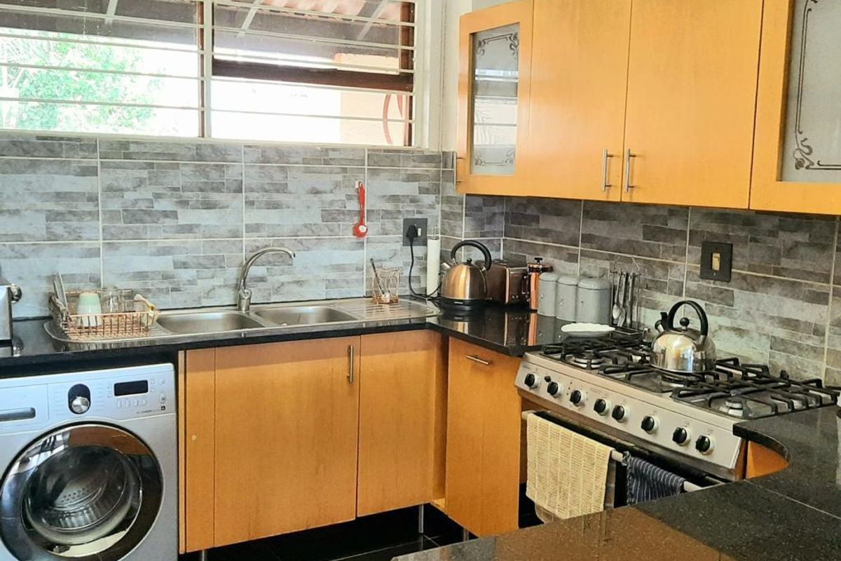 Townhouse For Sale - Photo 4