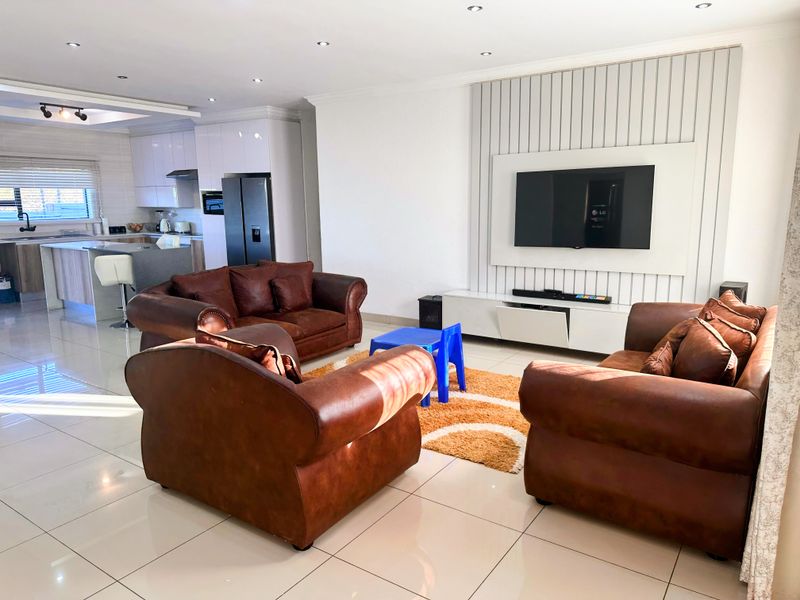 Modern 3-Bedroom Home in The Orchards - Estate Living - Photo 3