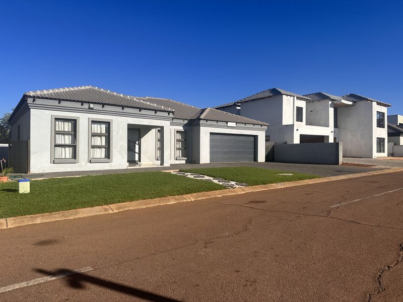 Modern 3-Bedroom Home in The Orchards - Estate Living - Photo 5