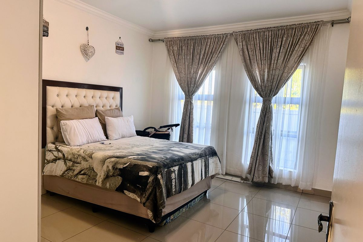 Modern 3-Bedroom Home in The Orchards - Estate Living - Photo 4