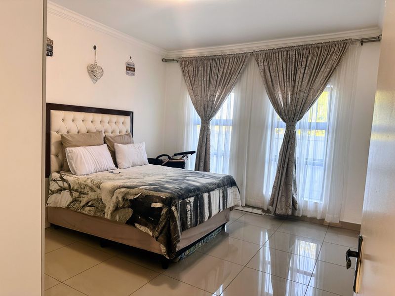 Modern 3-Bedroom Home in The Orchards - Estate Living - Photo 4