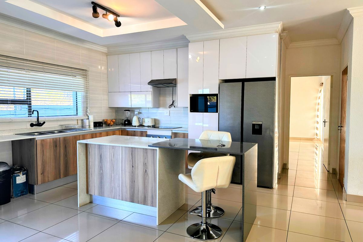 Modern 3-Bedroom Home in The Orchards - Estate Living - Photo 2