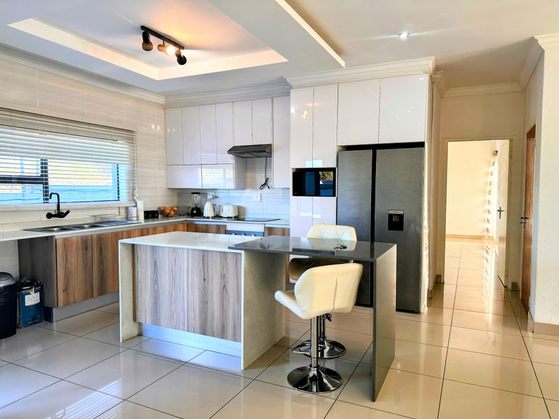 Modern 3-Bedroom Home in The Orchards - Estate Living - Photo 2