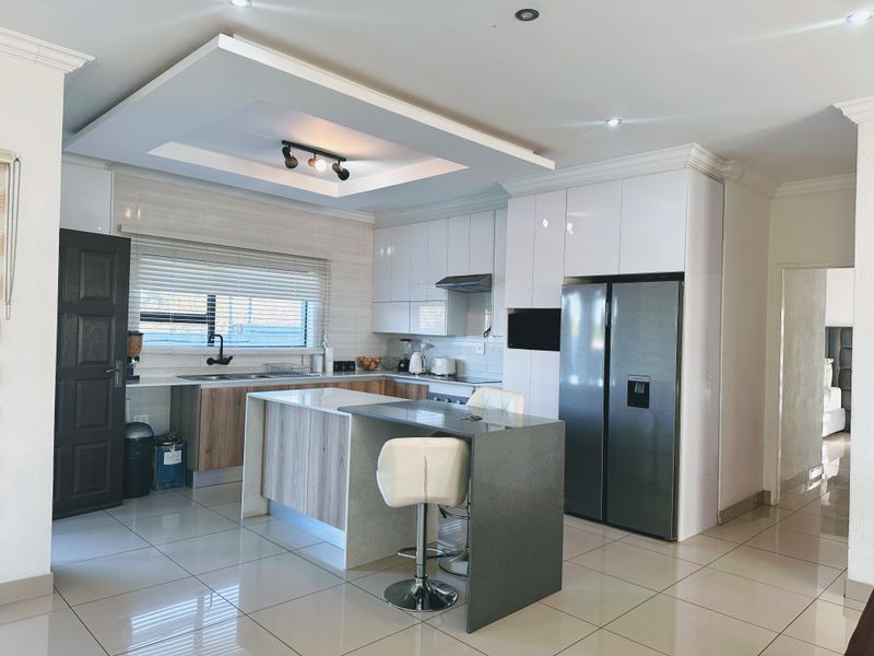 Modern 3-Bedroom Home in The Orchards - Estate Living - Photo 7