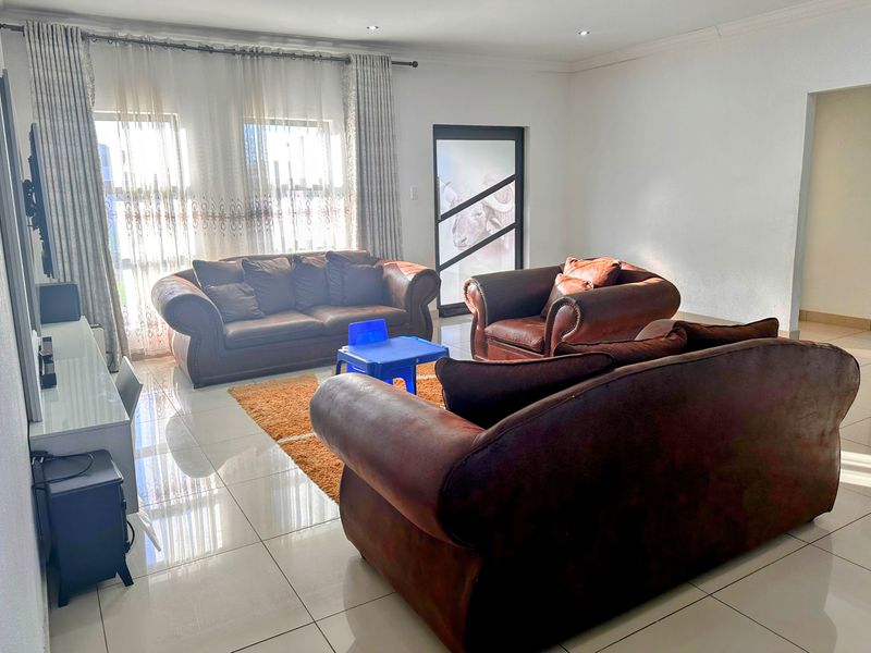 Modern 3-Bedroom Home in The Orchards - Estate Living - Photo 9