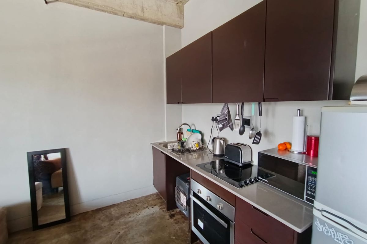 Studio Apartment For Sale in Hallmart House - Photo 4