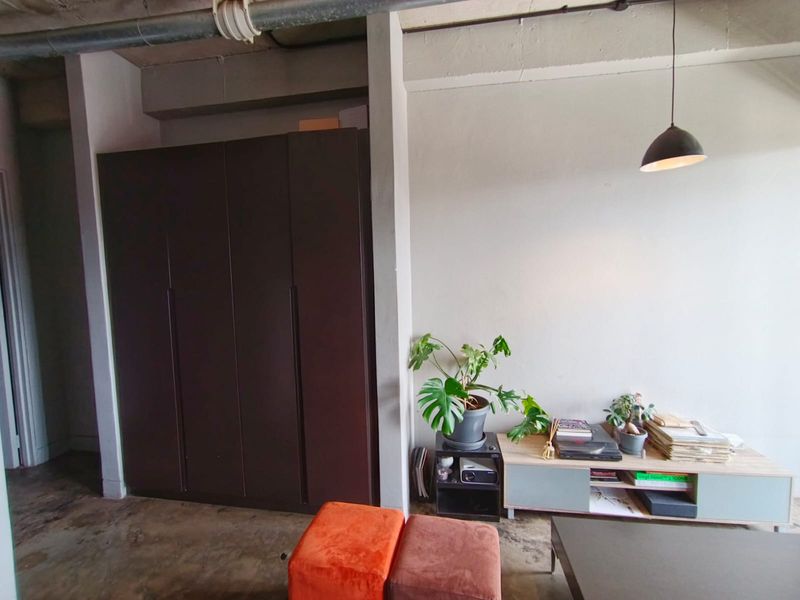 Studio Apartment For Sale in Hallmart House - Photo 5