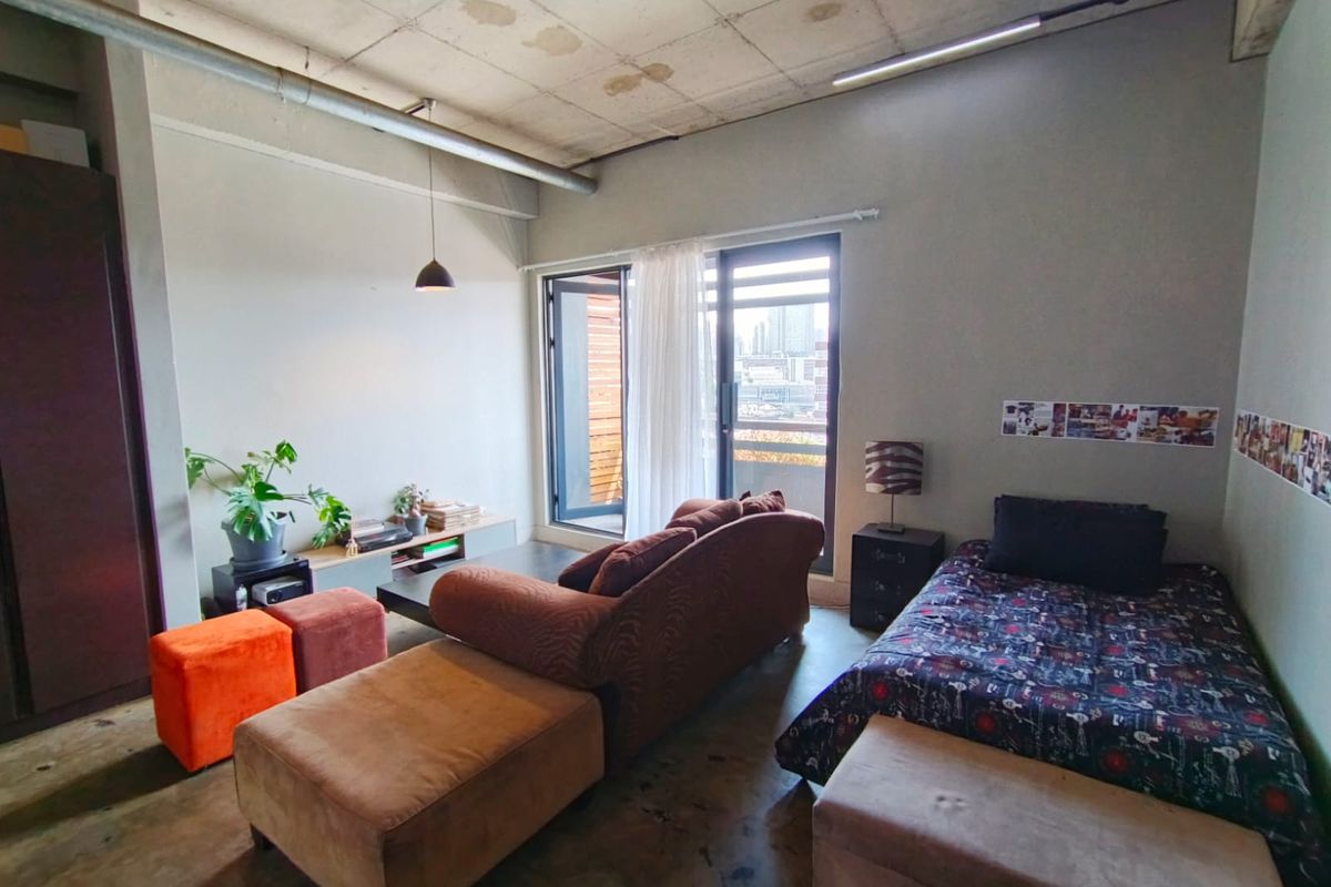 Studio Apartment For Sale in Hallmart House - Photo 3