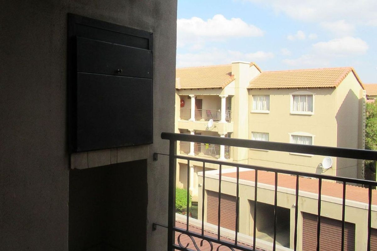 Apartment For Sale In Randburg - Photo 3