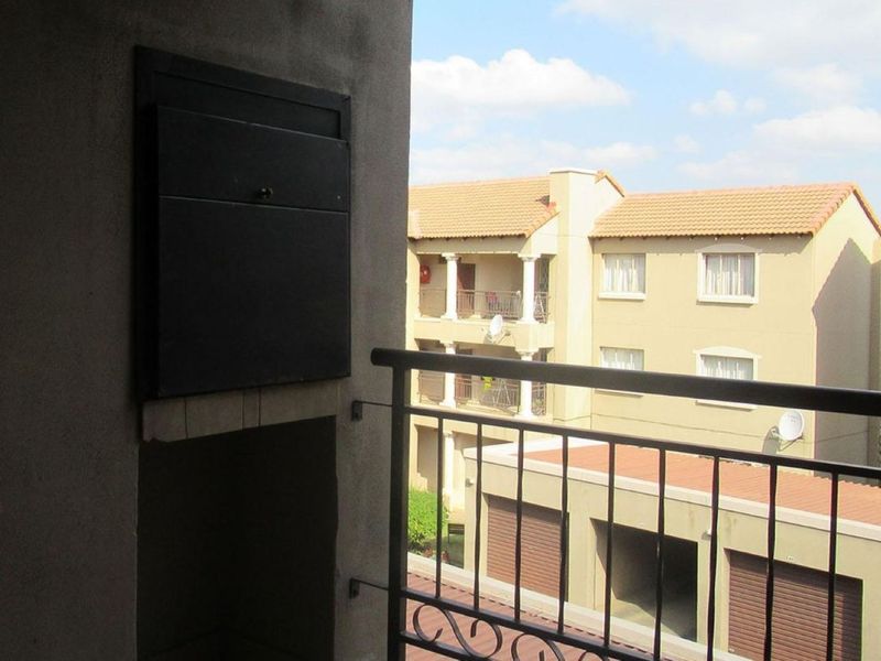 Apartment For Sale In Randburg - Photo 3