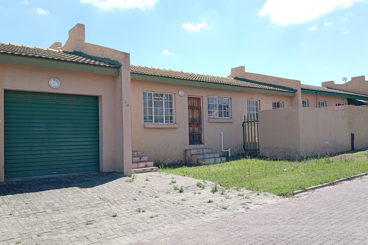Endearing 2 bedroom townhouse for sale in Standerton Central. Perfect for comfortable living! - Photo 4