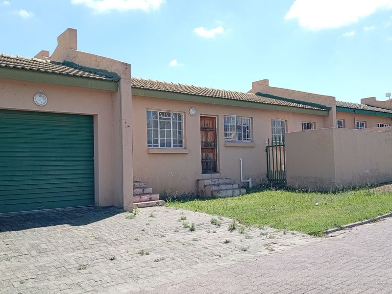 Endearing 2 bedroom townhouse for sale in Standerton Central. Perfect for comfortable living! - Photo 4