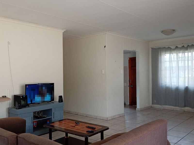 Endearing 2 bedroom townhouse for sale in Standerton Central. Perfect for comfortable living! - Photo 3