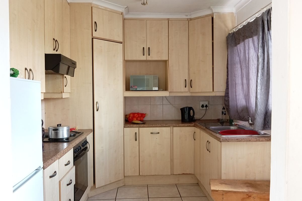 Endearing 2 bedroom townhouse for sale in Standerton Central. Perfect for comfortable living! - Photo 2