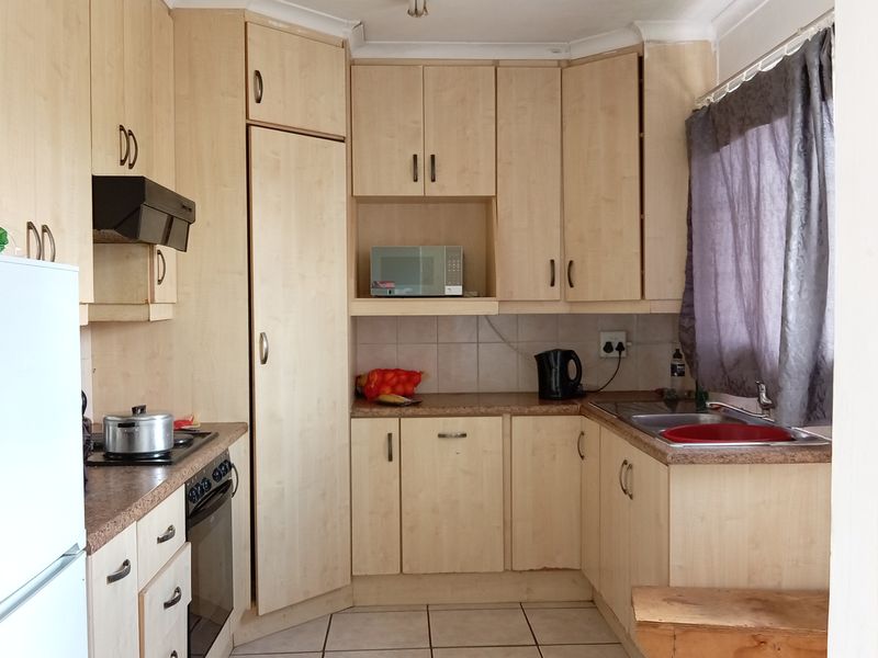 Endearing 2 bedroom townhouse for sale in Standerton Central. Perfect for comfortable living! - Photo 2