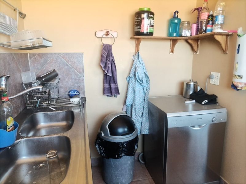 Ideal 4-bedroom home in Rembrandt Park, Johannesburg, for families seeking comfort and style - Photo 8