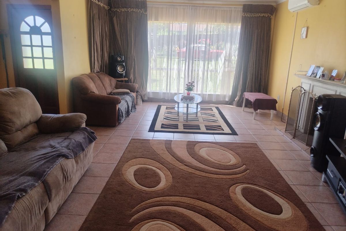 Ideal 4-bedroom home in Rembrandt Park, Johannesburg, for families seeking comfort and style - Photo 3