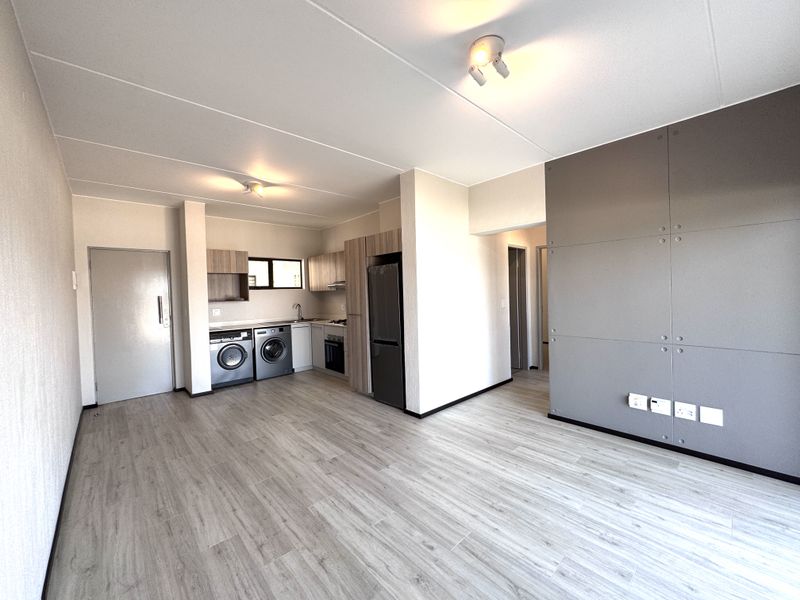 Pet friendly. Modern. Separate storeroom. Lovely facilities. - Photo 4