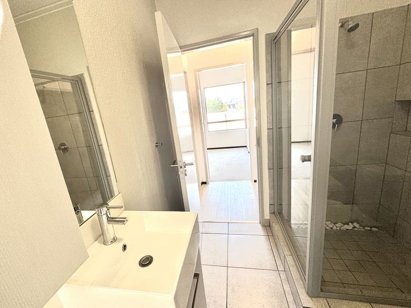 Pet friendly. Modern. Separate storeroom. Lovely facilities. - Photo 9